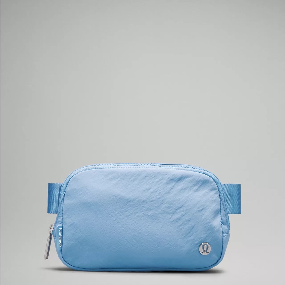 Lululemon Everywhere Belt Bag 1L- aero Blue - Picture 5 of 9